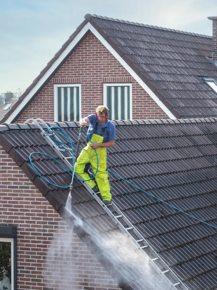 TOP CLEANING GUTTERS